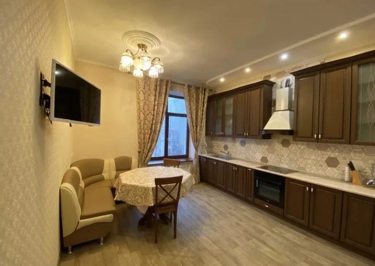 Apartment for rent. 1 room, 60 m², 3rd floor/12 floors. 2, Frantsuzskyy b-r, Odesa. 