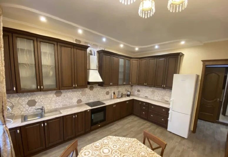 Apartment for rent. 1 room, 60 m², 3rd floor/12 floors. 2, Frantsuzskyy b-r, Odesa. 