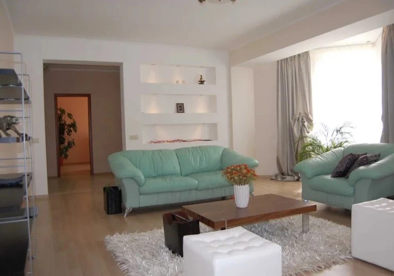 Apartment for rent. 4 rooms, 150 m², 5th floor/10 floors. 17, Pedahohycheskaya ul., Odesa. 