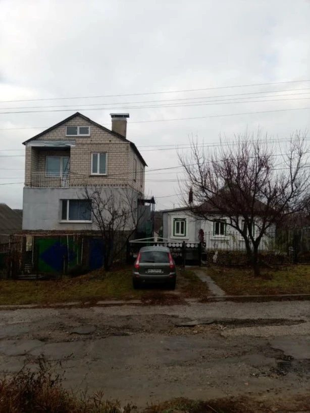 House for sale. 5 rooms, 130 m², 3 floors. Verkhnodniprovsk. 