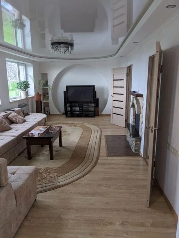 House for sale. 6 rooms, 200 m², 2 floors. Kalahliya. 