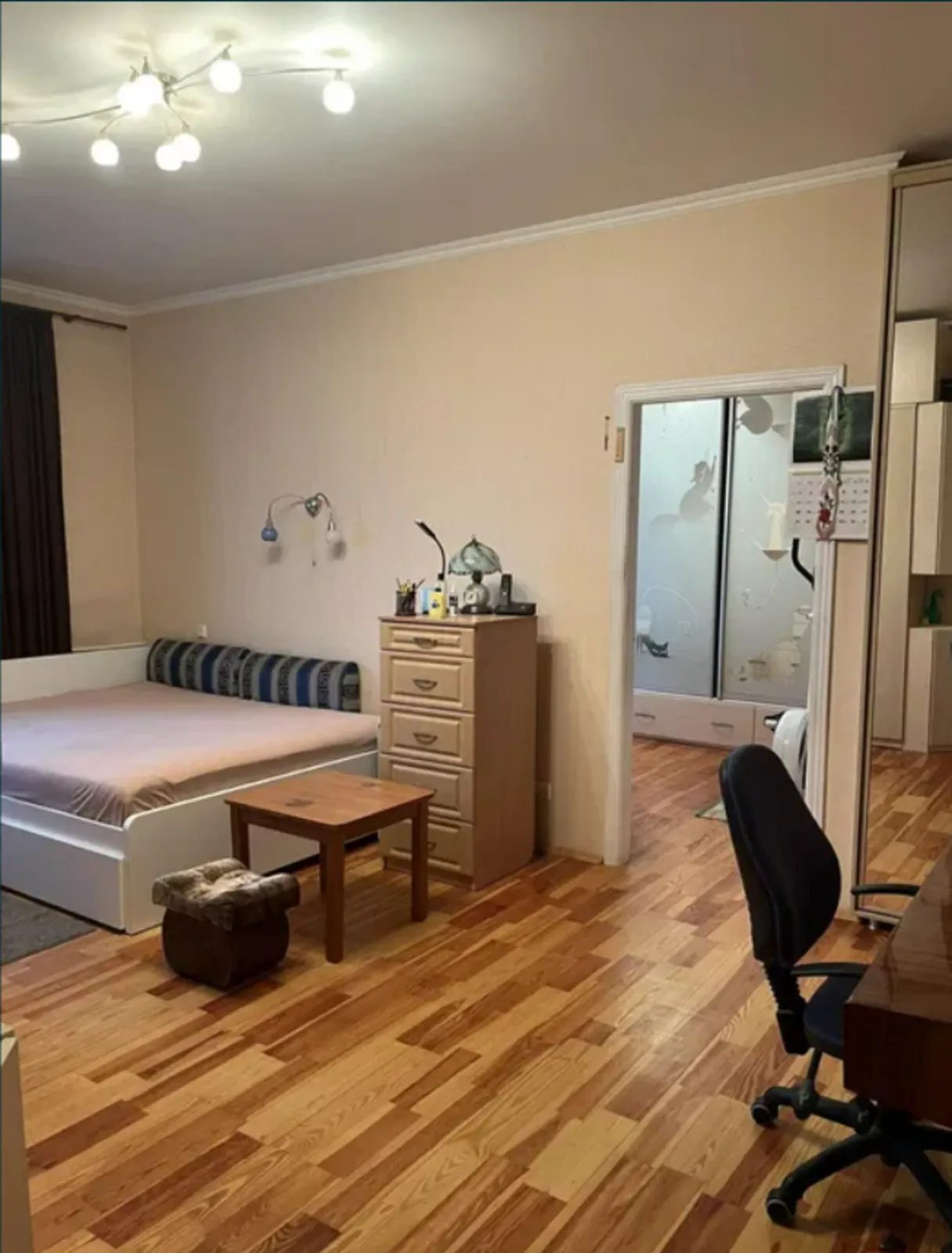 Продаж квартири. 2 rooms, 50 m², 3rd floor/3 floors. 25, Осиповського 25, Київ. 