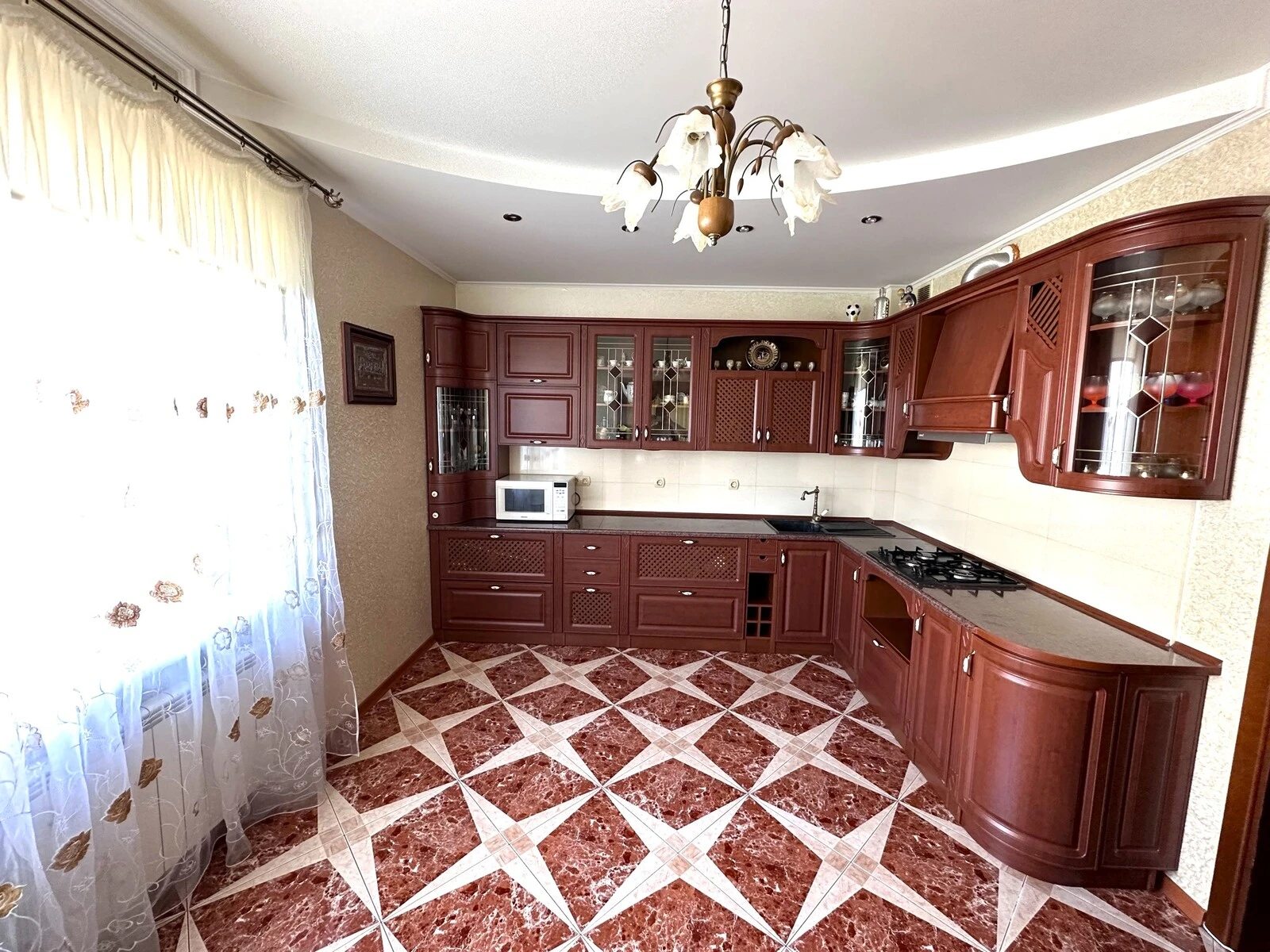 Продаж будинку 343 m², 2 поверхи. Канада, Тернопіль. 