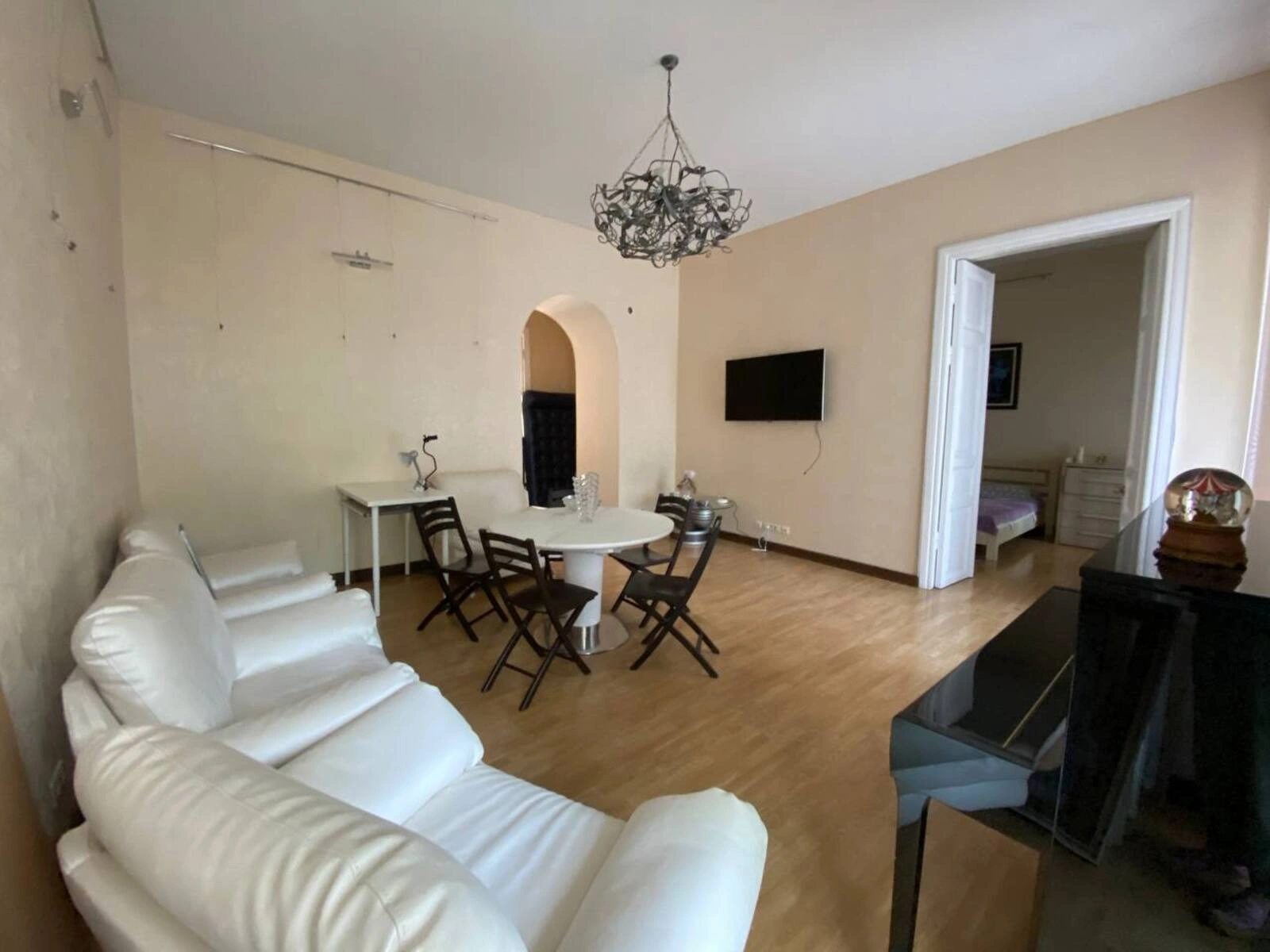 Apartment for rent. 1 room, 105 m², 2nd floor/4 floors. 72, Uspenskaya ul., Odesa. 