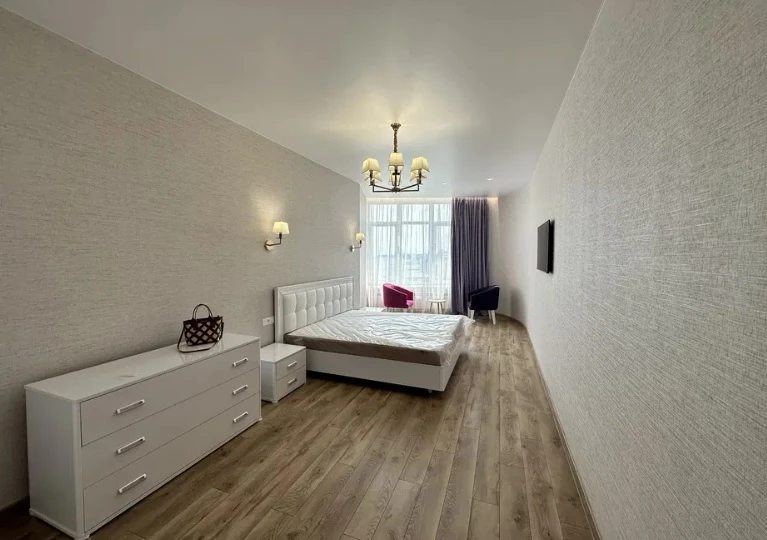Apartment for rent. 3 rooms, 121 m², 13 floor/20 floors. 2, Morekhodnyy per., Odesa. 