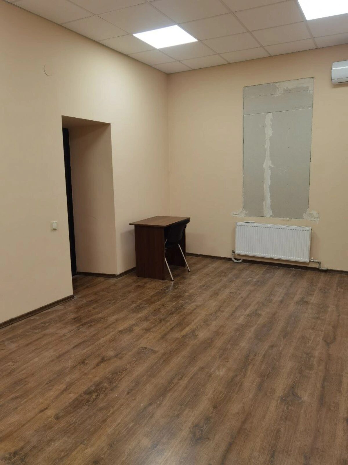 Продам офіс. 22 m², 2nd floor/2 floors. 42, Верхній Вал 42, Київ. 