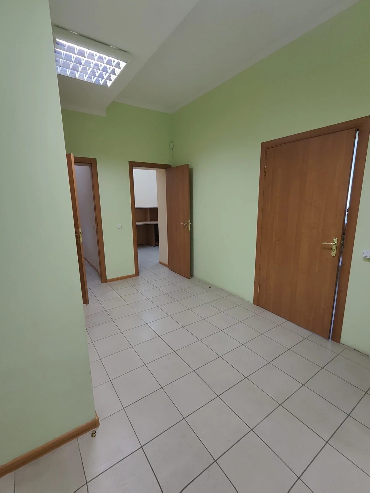 Office for sale. 83 m², 1st floor/15 floors. 96, Naberezhno-Korchuvatska 96, Kyiv. 