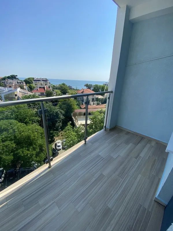 Квартира с двумя балконами и прекрасным видом моря в ЖК Санторини.