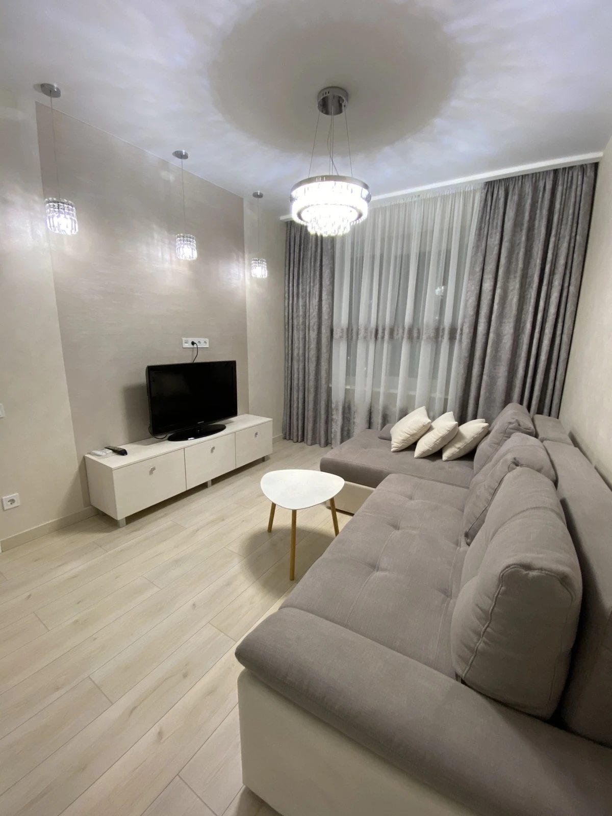 Apartment for rent. 2 rooms, 53 m², 2nd floor/25 floors. 16, Kamanyna ul., Odesa. 