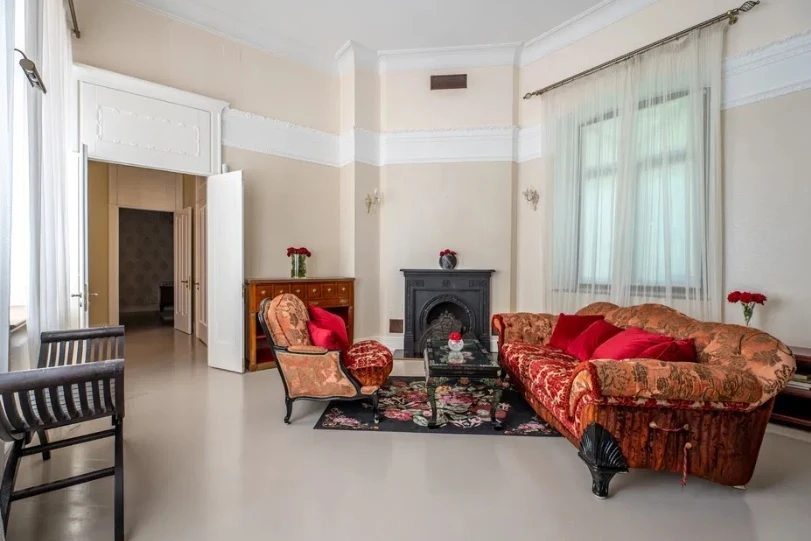 Apartment for rent. 3 rooms, 125 m², 1st floor/3 floors. 5, Hoholya ul., Odesa. 