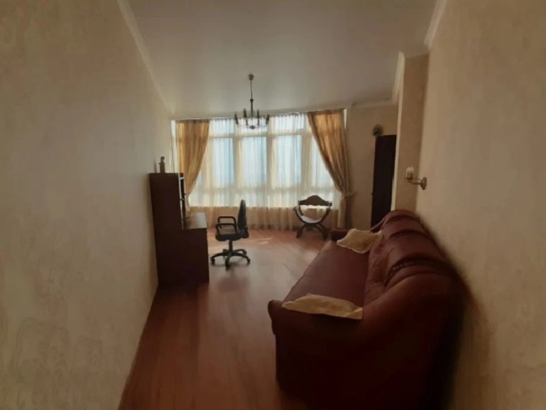 Apartment for rent. 3 rooms, 116 m², 13 floor/20 floors. 22, Frantsuzskyy b-r, Odesa. 