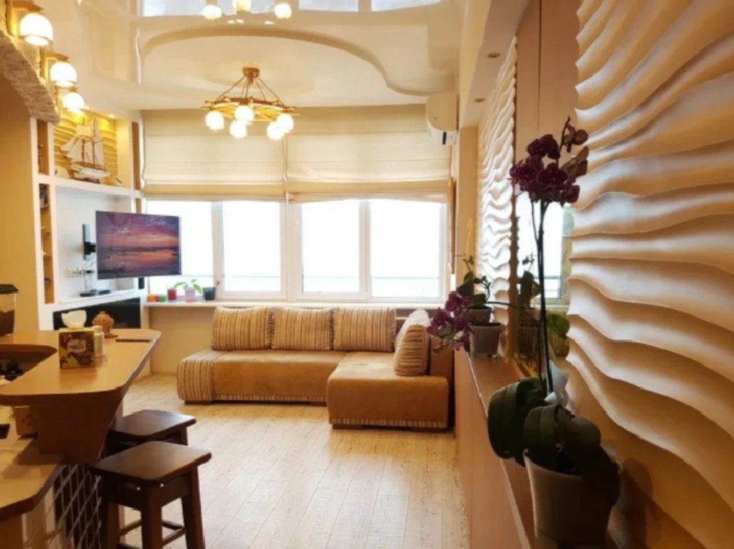 Apartment for rent. 2 rooms, 95 m², 15 floor/21 floors. 12, Lyteraturnaya ul., Odesa. 