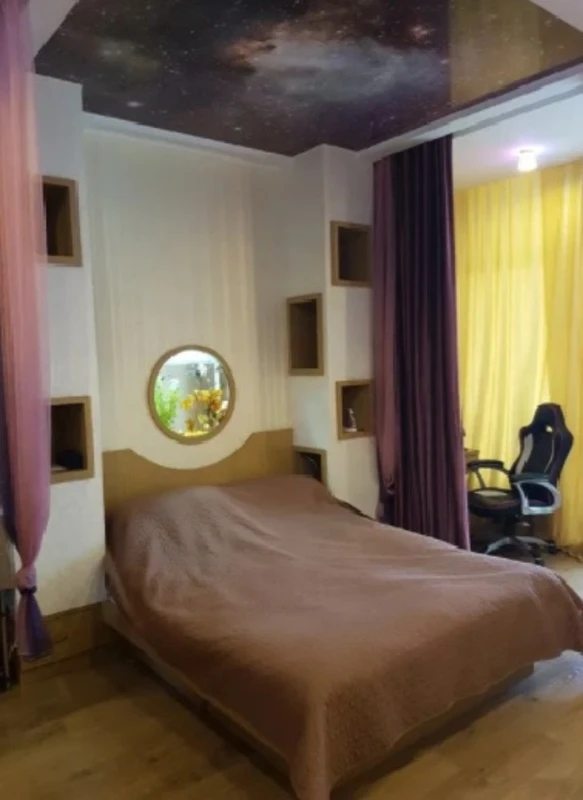 Apartment for rent. 2 rooms, 95 m², 15 floor/21 floors. 12, Lyteraturnaya ul., Odesa. 