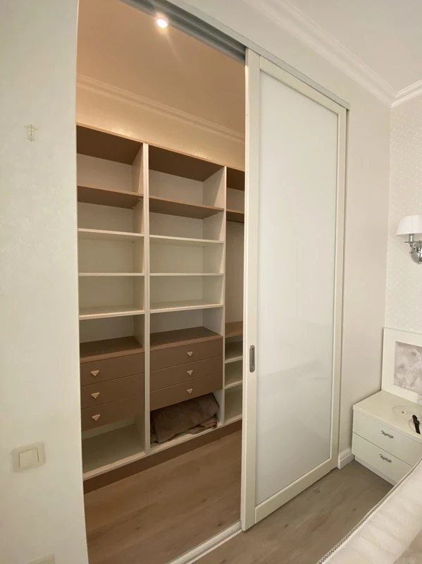 Apartment for rent. 1 room, 50 m², 8th floor/18 floors. 60, Frantsuzskyy b-r, Odesa. 