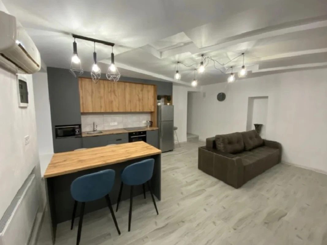 Apartment for rent. 3 rooms, 65 m², 2nd floor/4 floors. 20, Hrecheskaya ul., Odesa. 