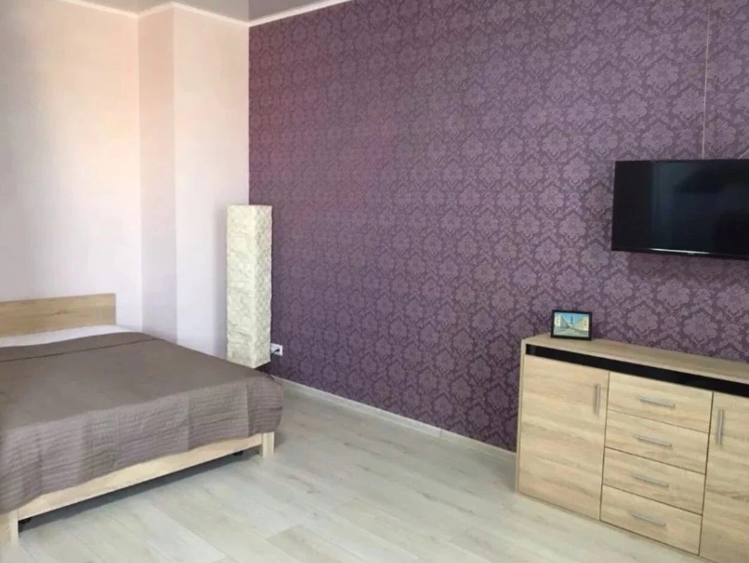 Apartment for rent. 1 room, 40 m², 5th floor/18 floors. Astashkyna ul., Odesa. 