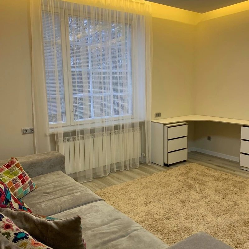 Apartment for rent. 2 rooms, 100 m², 3rd floor/5 floors. 2, Uspenskaya ul., Odesa. 