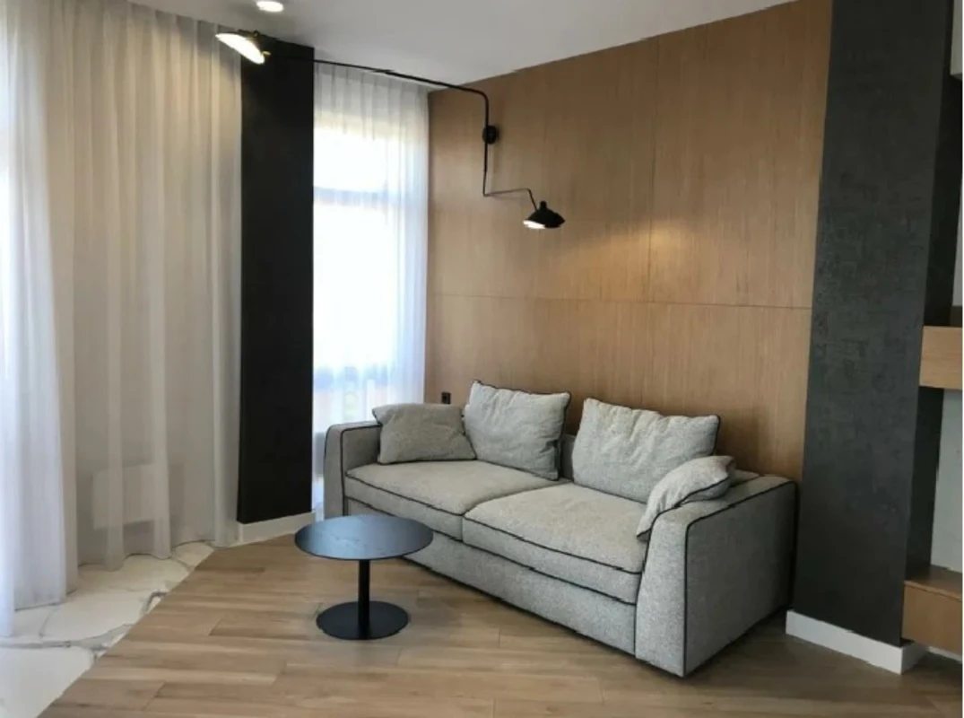 Apartment for rent. 3 rooms, 95 m², 6th floor/10 floors. 40, Osypova ul., Odesa. 