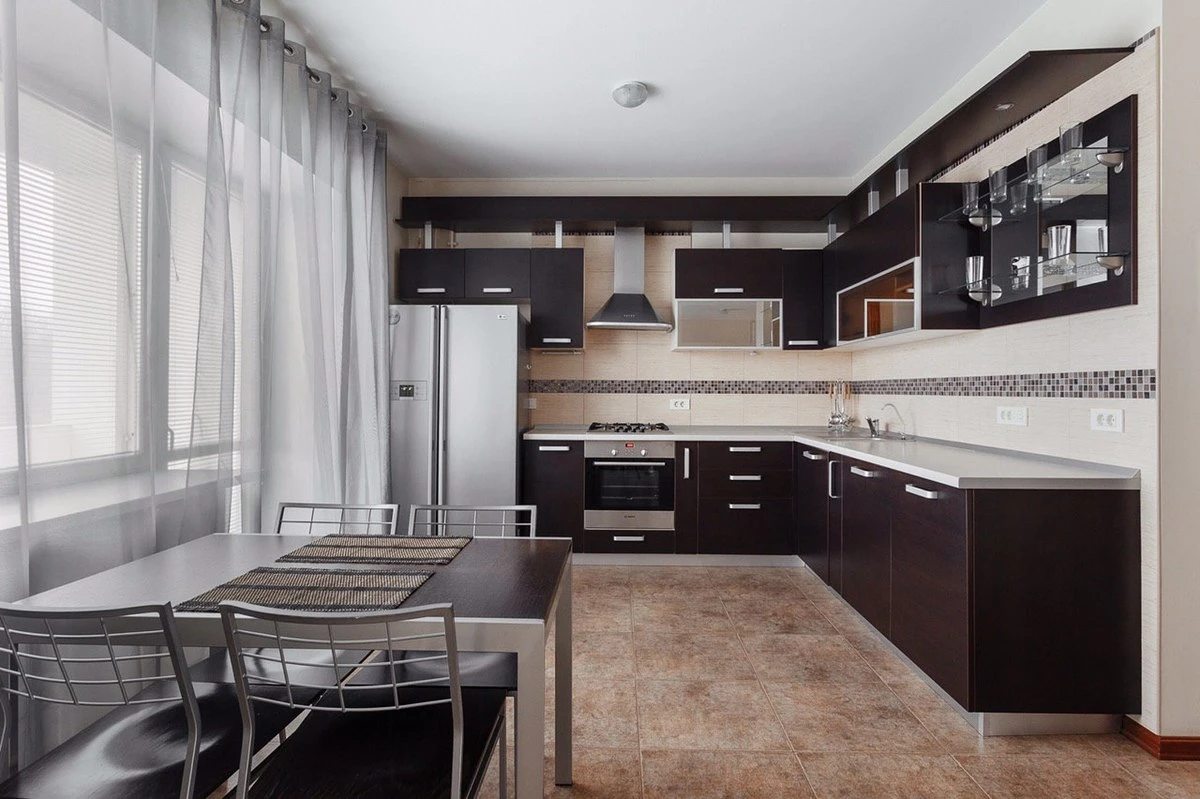 Apartment for rent. 4 rooms, 250 m², 5th floor/7 floors. 2, Uspenskaya ul., Odesa. 