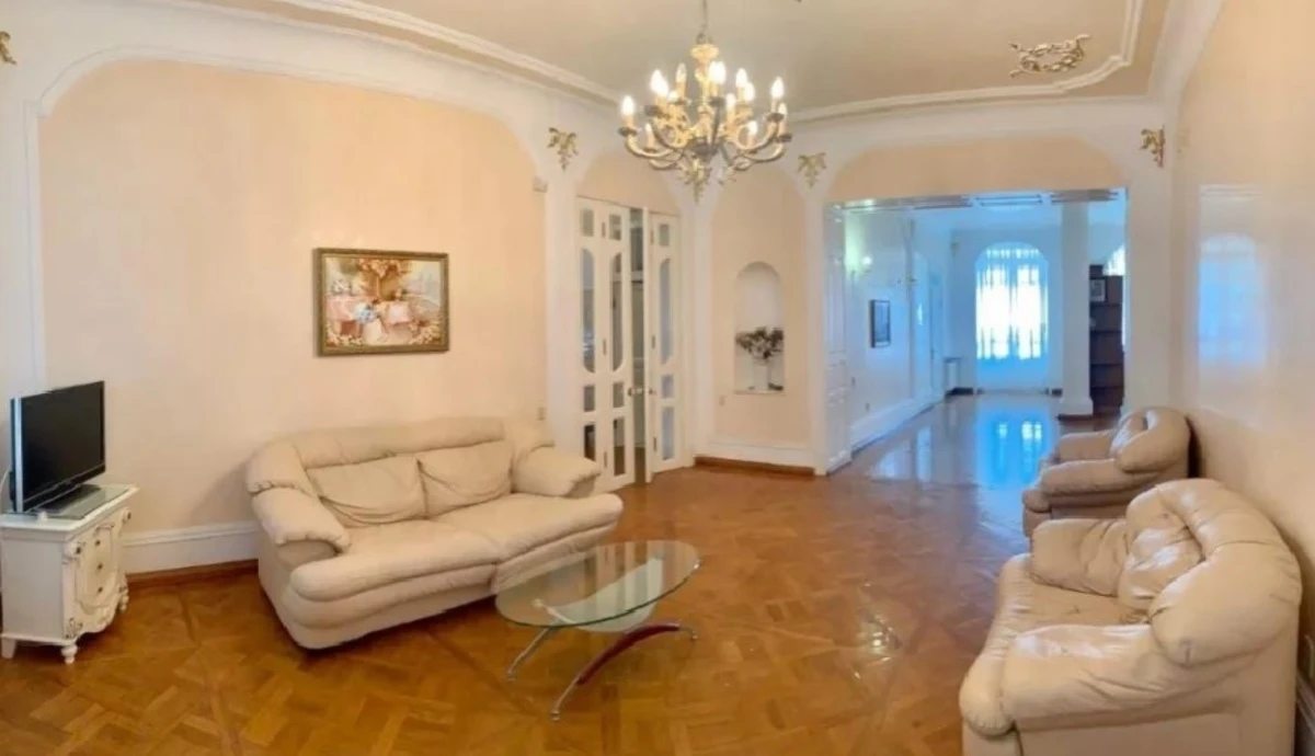Apartment for rent. 4 rooms, 150 m², 3rd floor/4 floors. Pyrohovskaya ul., Odesa. 