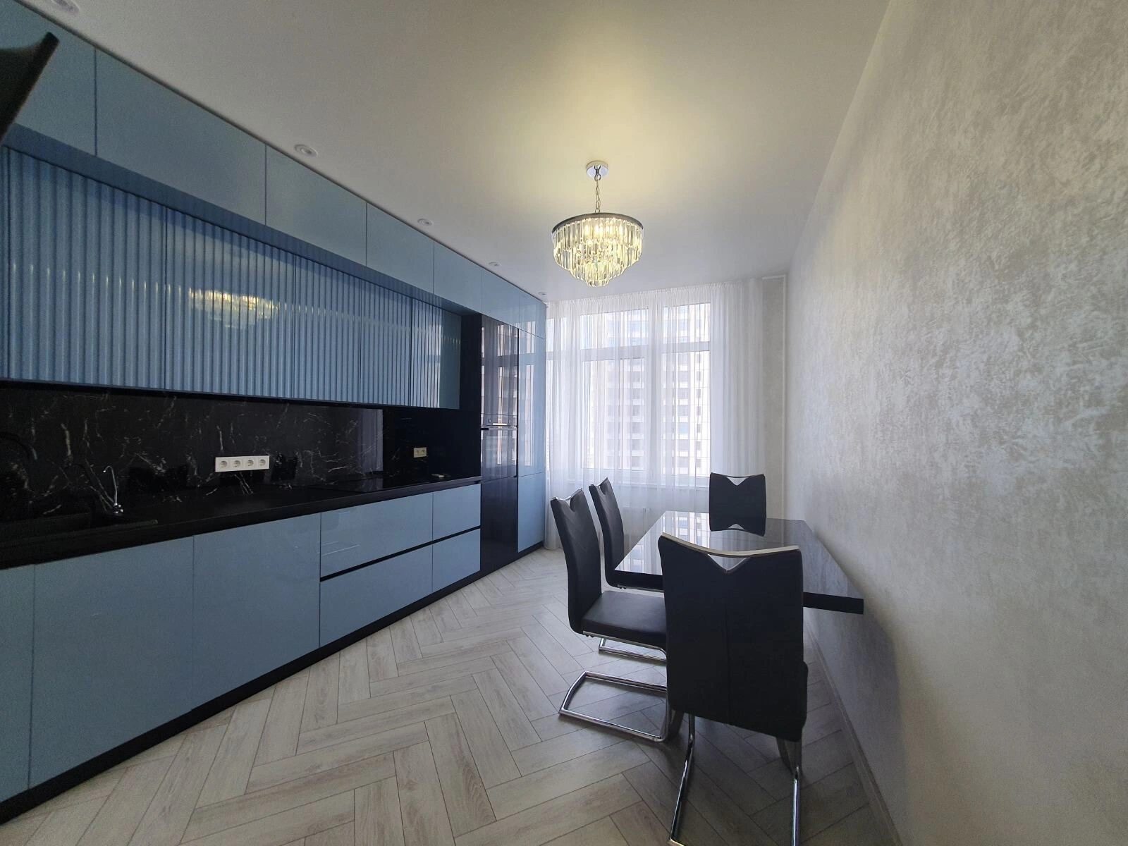Apartment for rent. 3 rooms, 104 m², 17 floor/25 floors. 16, Kamanyna ul., Odesa. 