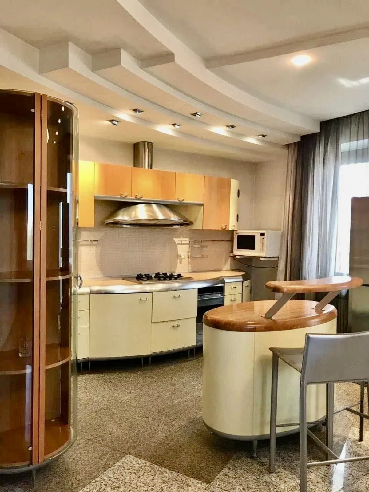 Apartment for rent. 4 rooms, 239 m², 6th floor/7 floors. 29, Shevchenko pr., Odesa. 