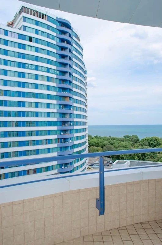 Apartments for sale. 2 rooms, 115 m², 9th floor/16 floors. 1, Lyteraturnaya ul., Odesa. 