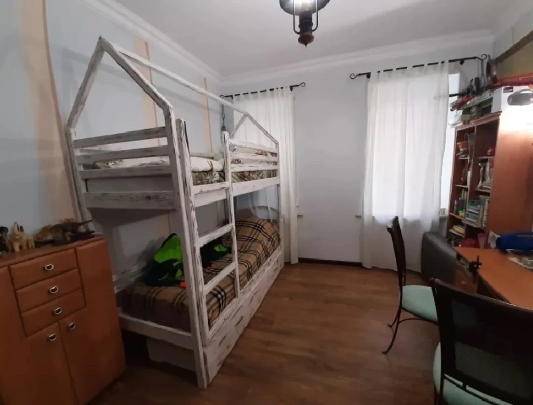 Квартира с палисадником в центре Одессы на улице Маразлиевской!