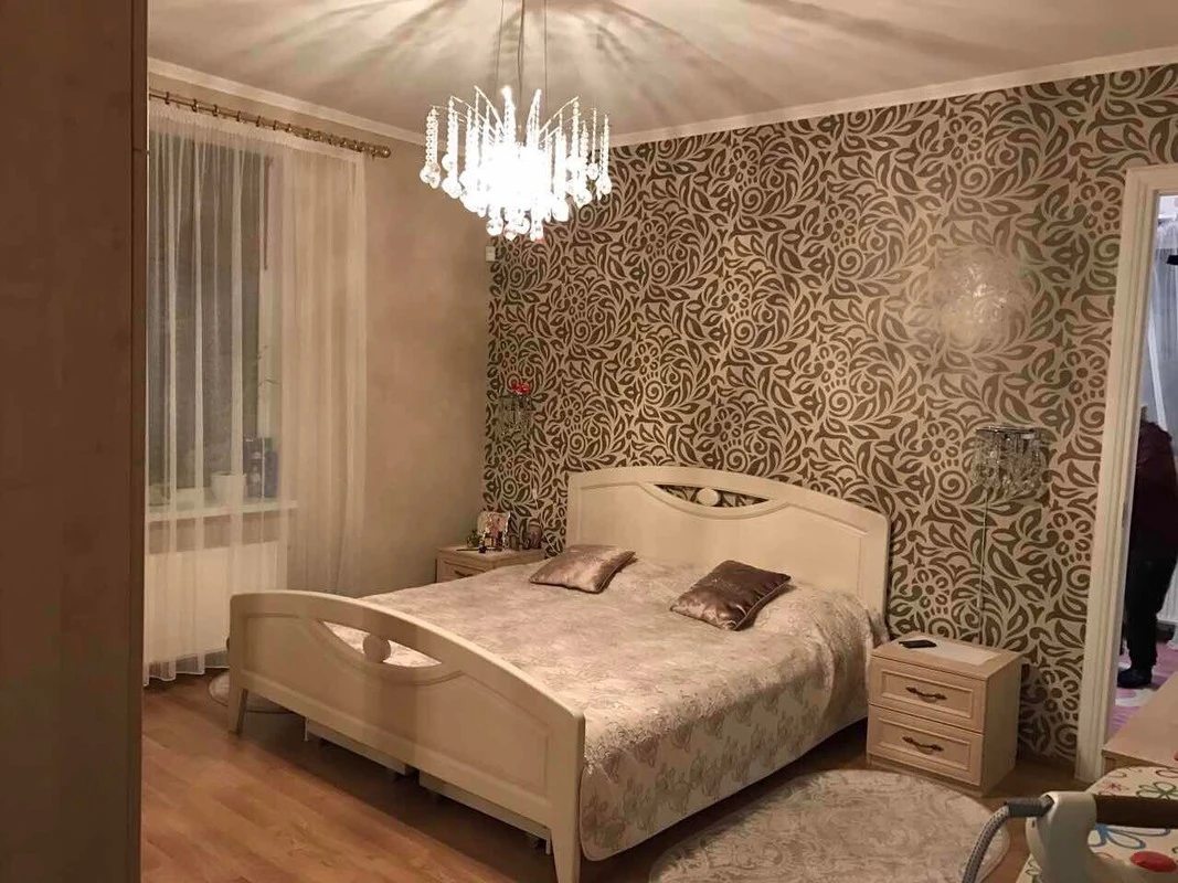 Apartments for sale. 2 rooms, 60 m², 5th floor/10 floors. 39, Hrushevskoho ul., Odesa. 