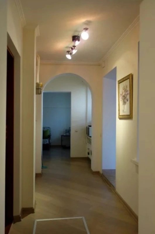 Apartments for sale. 2 rooms, 42 m², 1st floor/2 floors. 94, Mechnykova ul., Odesa. 
