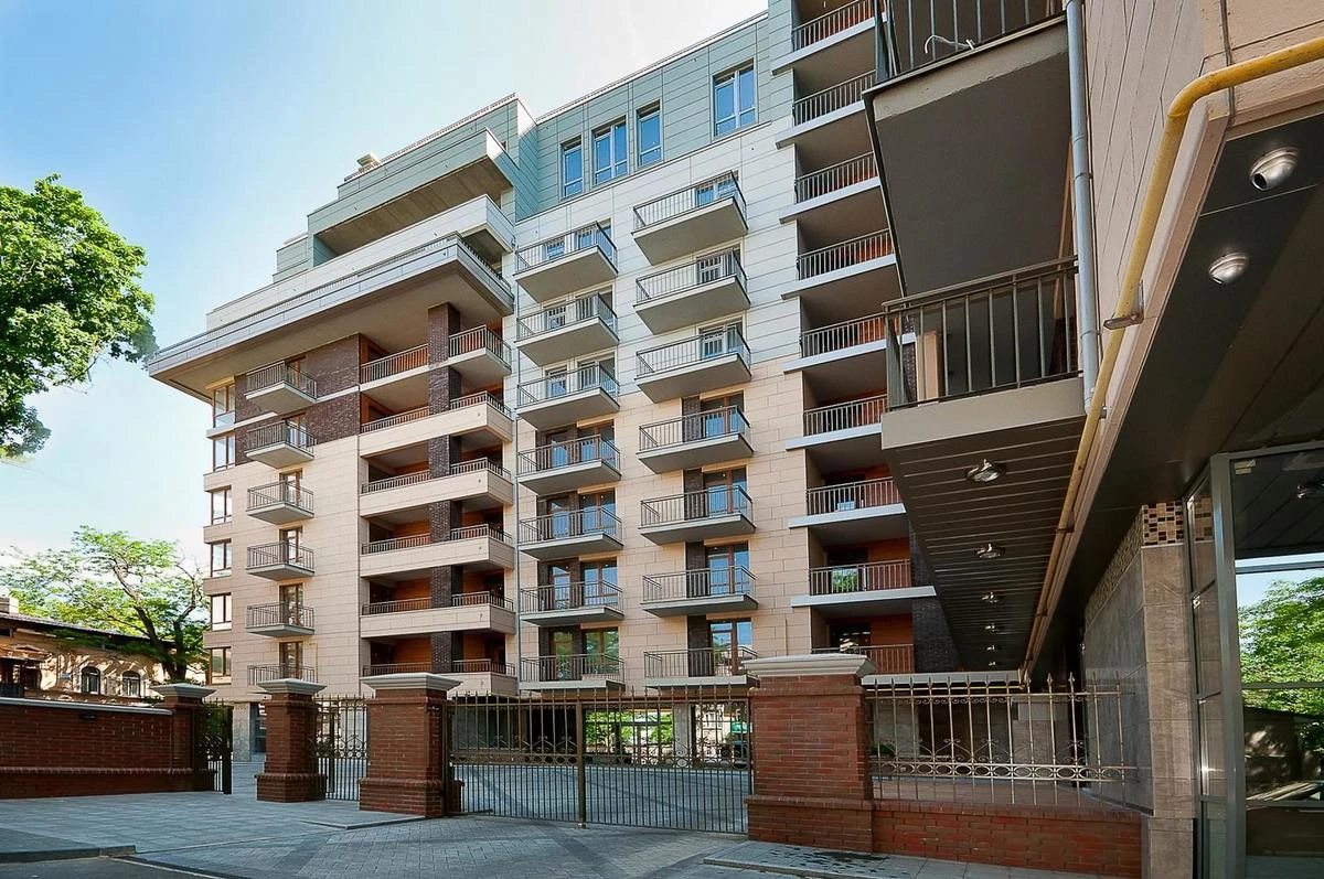 Apartments for sale. 3 rooms, 144 m², 5th floor/10 floors. 13, Otradnaya ul., Odesa. 