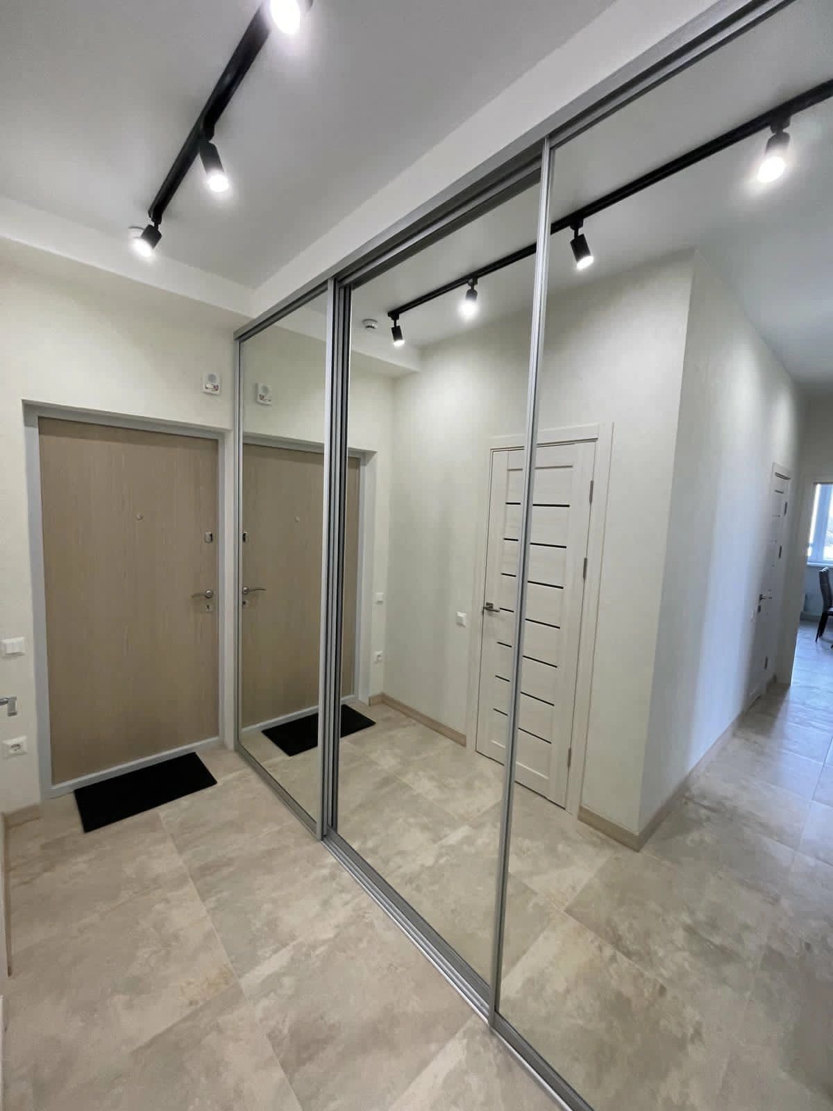 Продаж квартири. 2 rooms, 64 m², 4th floor/25 floors. 135, Толбухина ул., Одеса. 