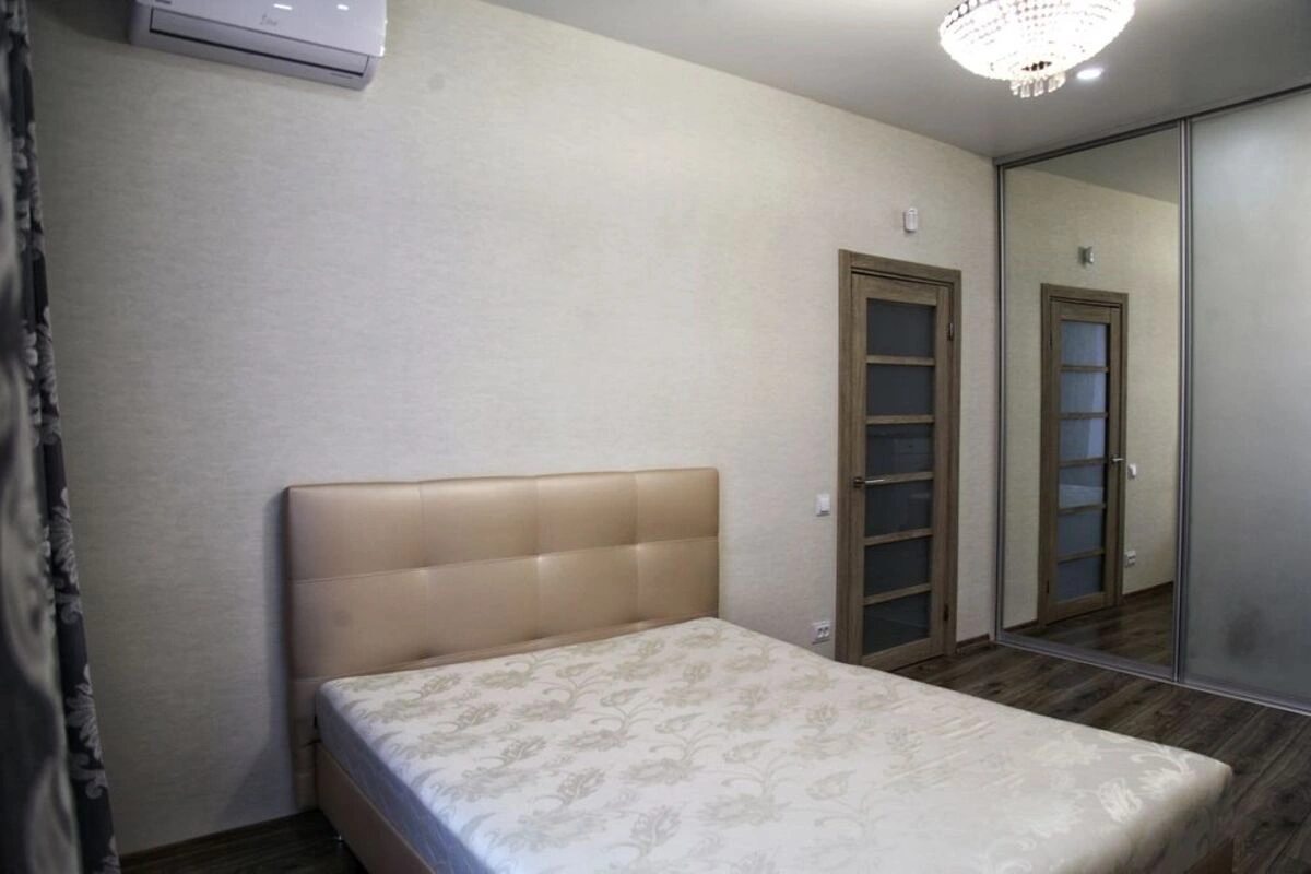 Apartments for sale. 2 rooms, 53 m², 23 floor/25 floors. 16, Kamanyna ul., Odesa. 