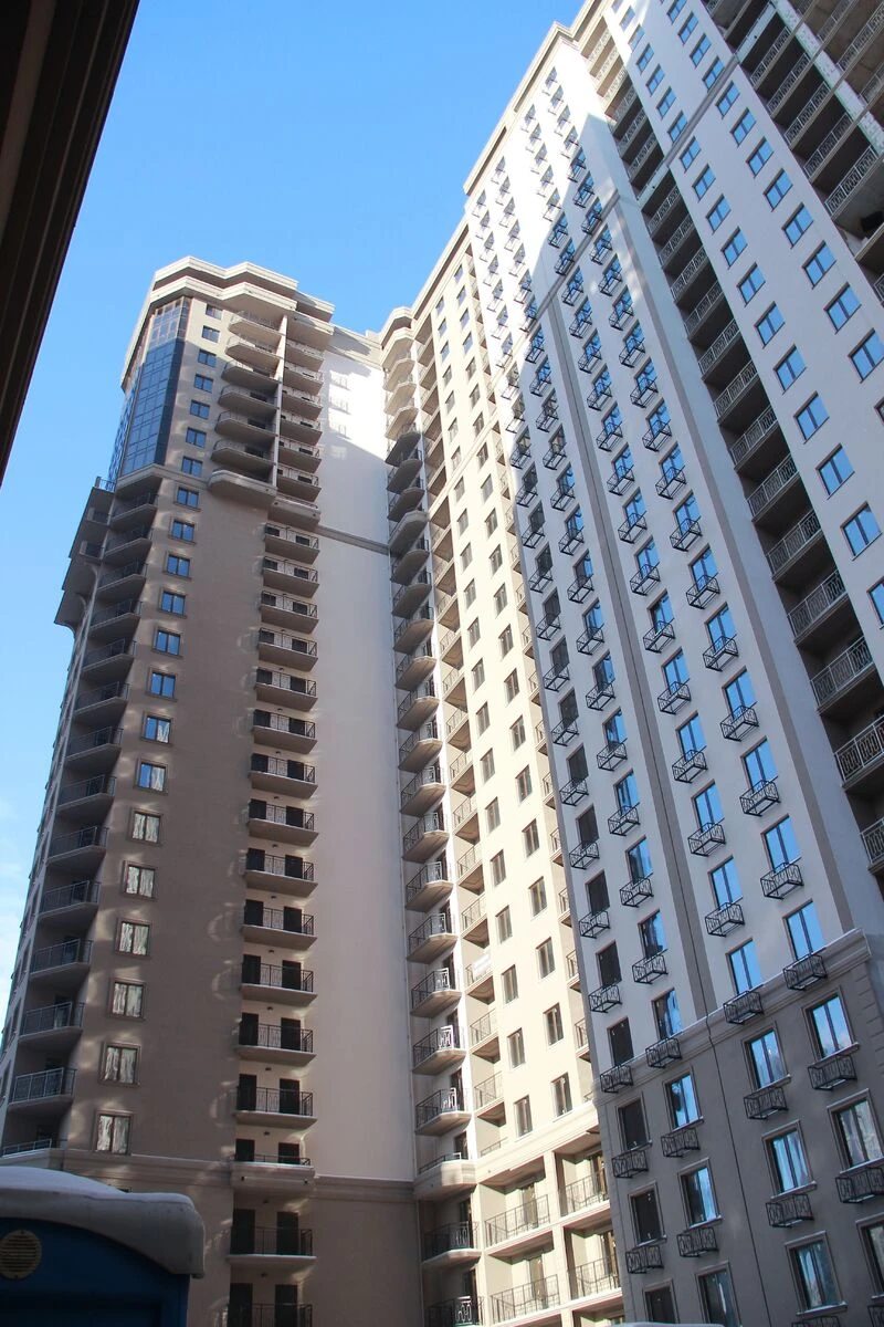 Apartments for sale. 2 rooms, 75 m², 8th floor/26 floors. 1, Henuezskaya ul., Odesa. 