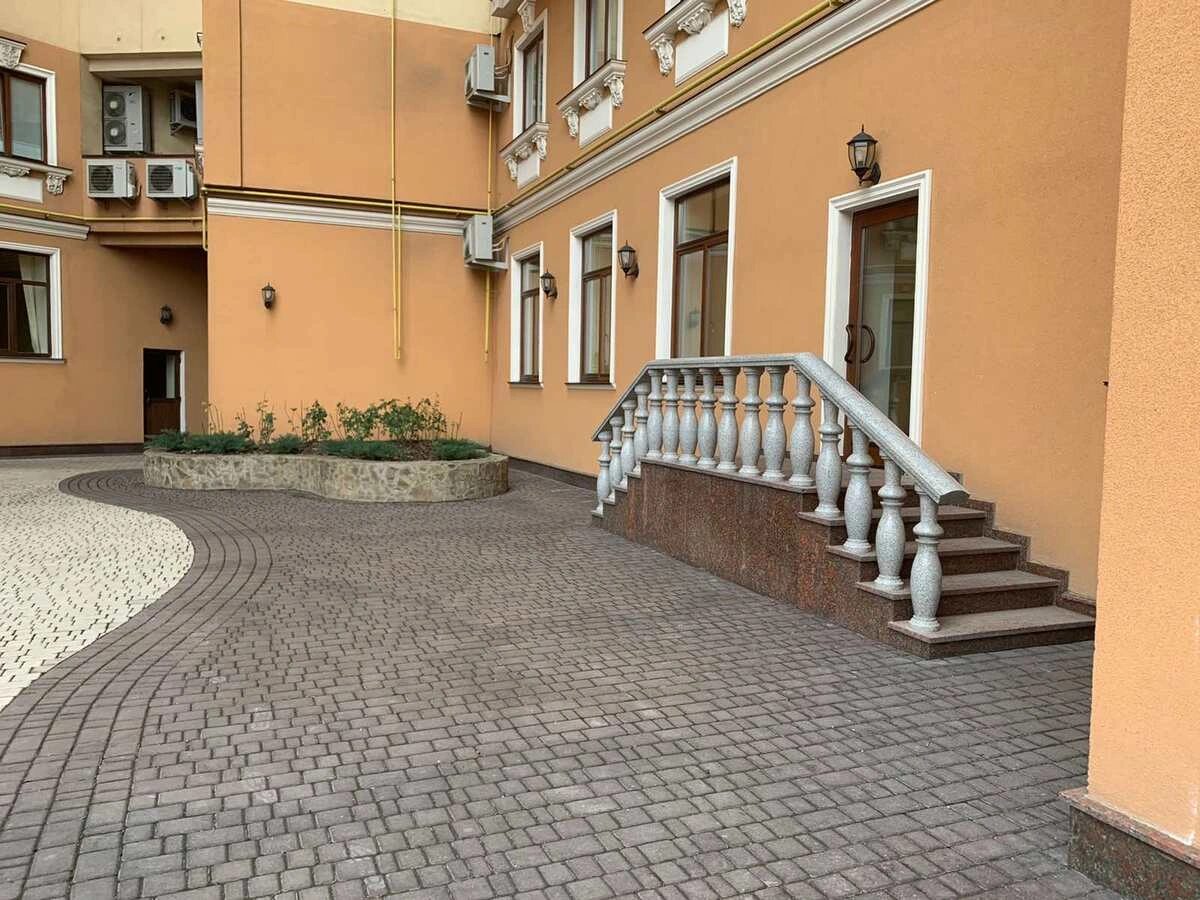 Apartments for sale. 2 rooms, 89 m², 4th floor/10 floors. 13, Voennyy spusk, Odesa. 