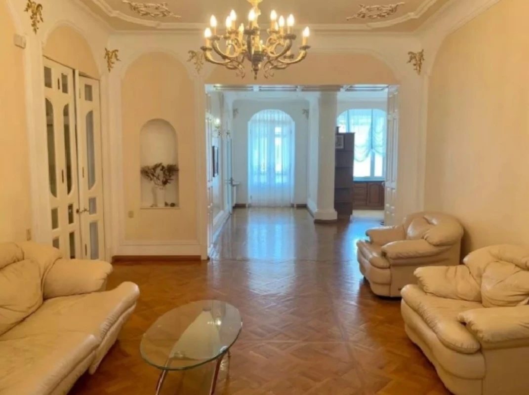 Apartments for sale. 4 rooms, 150 m², 3rd floor/4 floors. Pyrohovskaya ul., Odesa. 