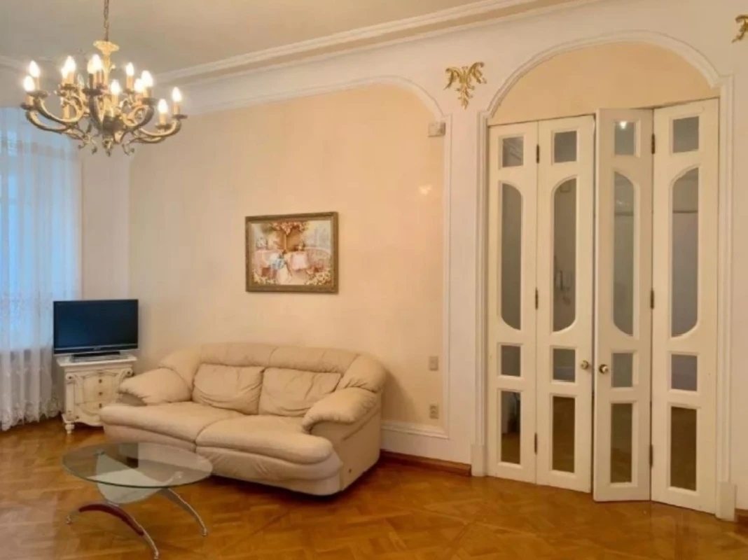 Apartments for sale. 4 rooms, 150 m², 3rd floor/4 floors. Pyrohovskaya ul., Odesa. 