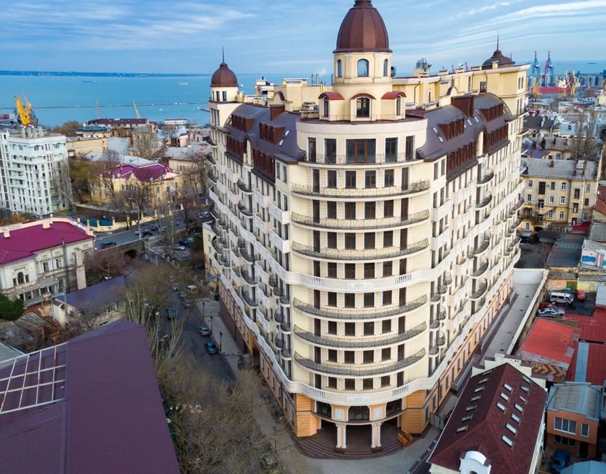 Apartments for sale. 2 rooms, 78 m², 6th floor/10 floors. 13, Voennyy spusk, Odesa. 