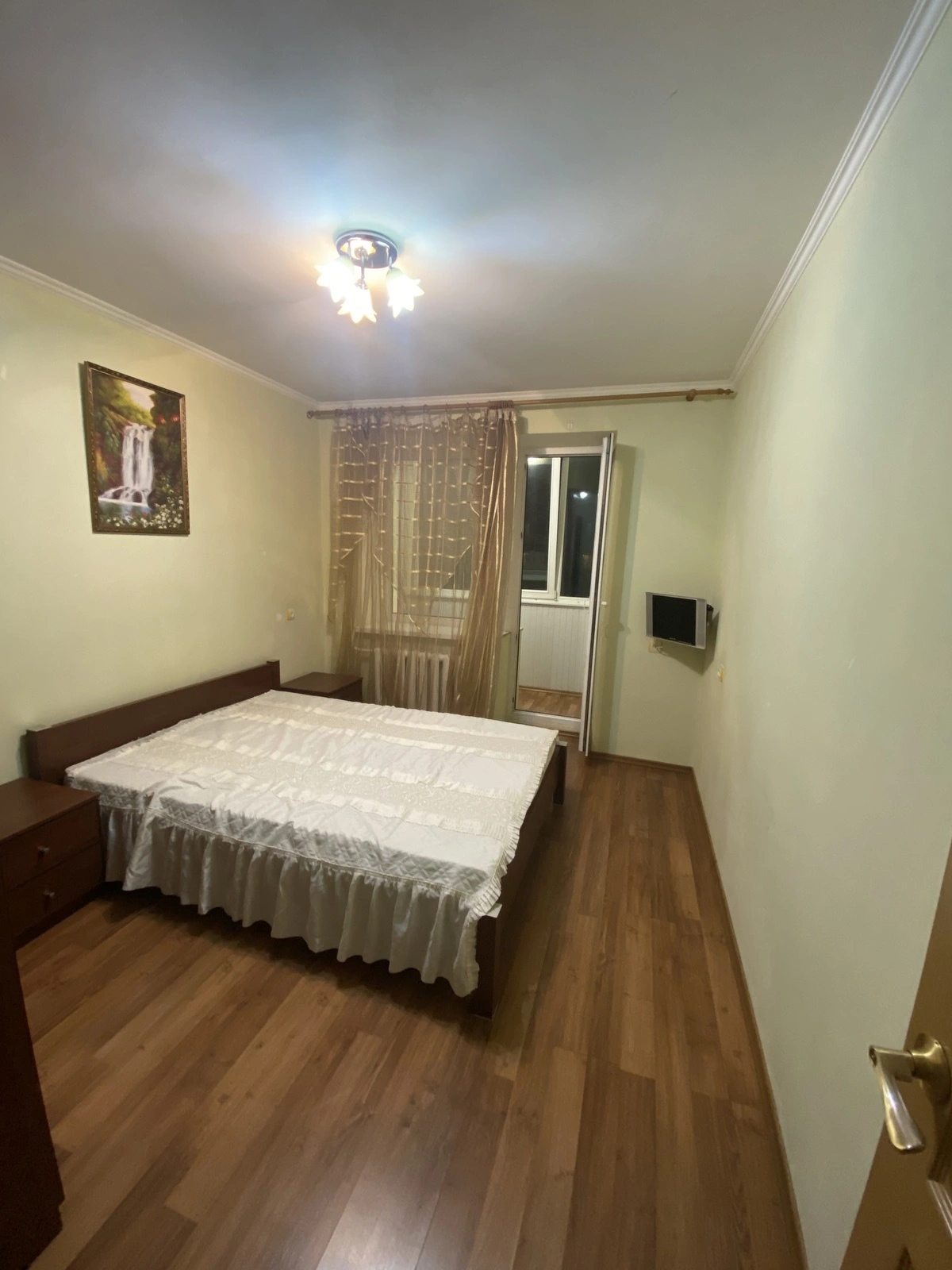 Apartments for sale. 3 rooms, 74 m², 5th floor/10 floors. 59, Vylyamsa ul., Odesa. 