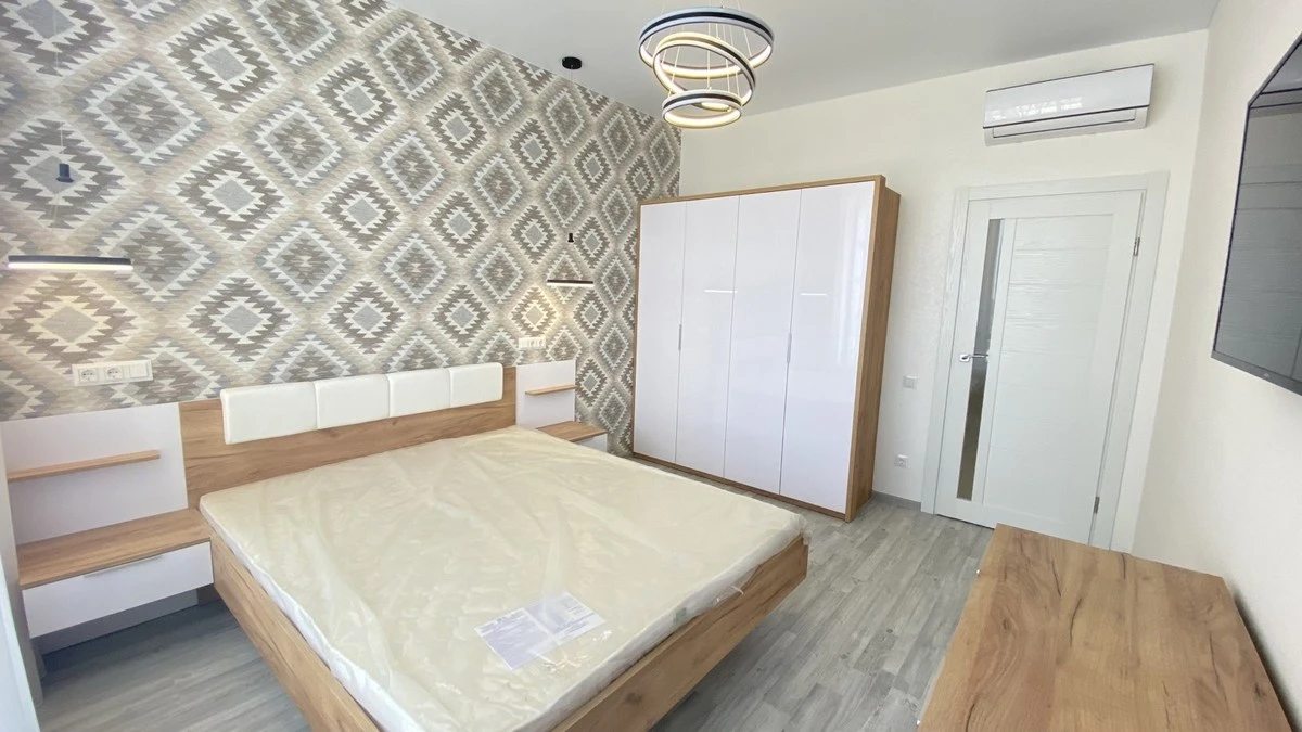 Apartments for sale. 1 room, 45 m², 10th floor/24 floors. Tolbukhyna ul., Odesa. 
