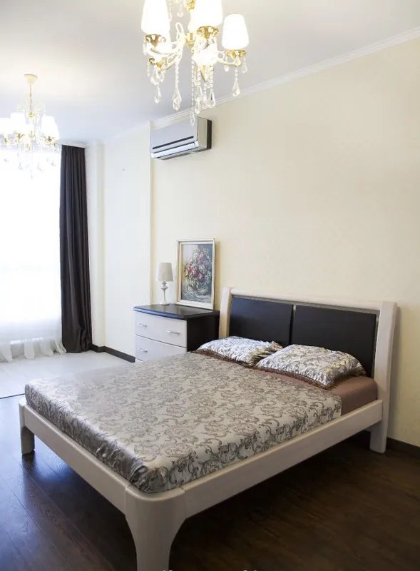Apartments for sale. 4 rooms, 73 m², 2nd floor/16 floors. 5, Koroleva Akademyka ul., Odesa. 