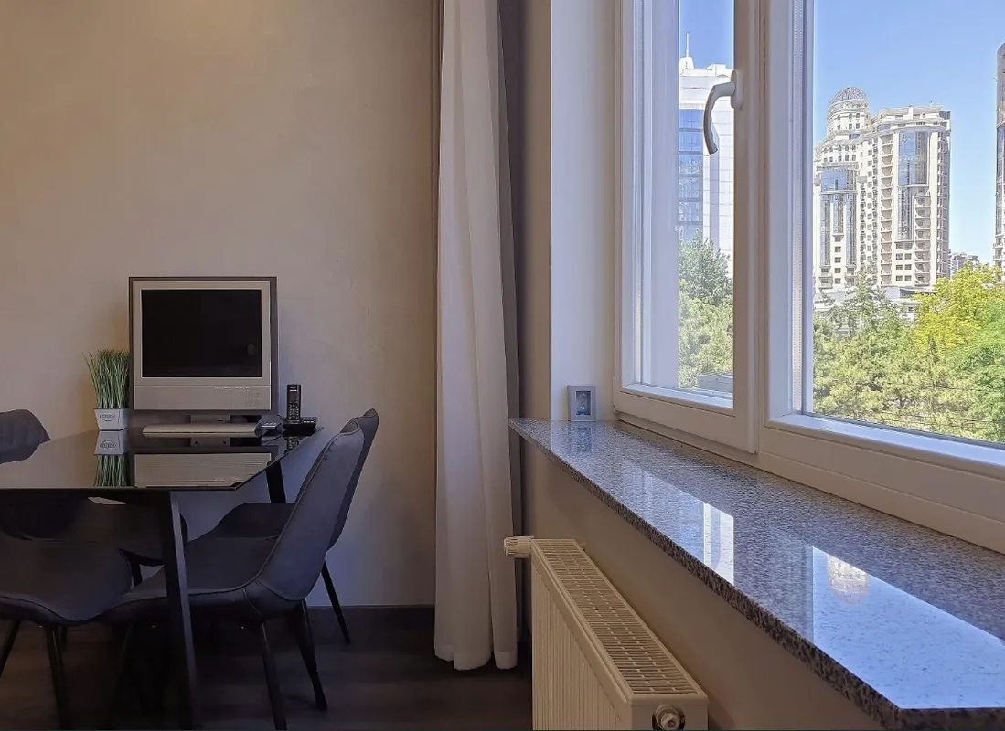 Apartments for sale. 3 rooms, 90 m², 3rd floor/21 floors. Henuezskaya ul., Odesa. 