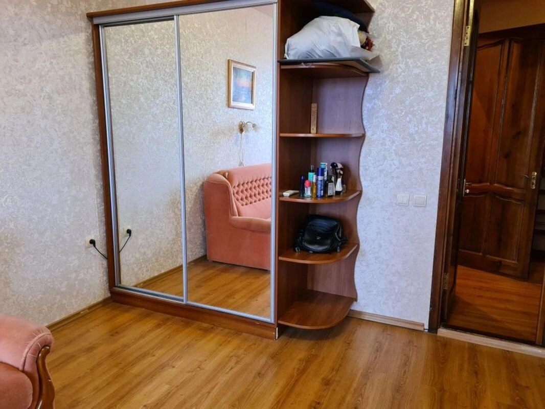 Продаж квартири. 1 room, 44 m², 9th floor/10 floors. 18, Тополева , Одеса. 