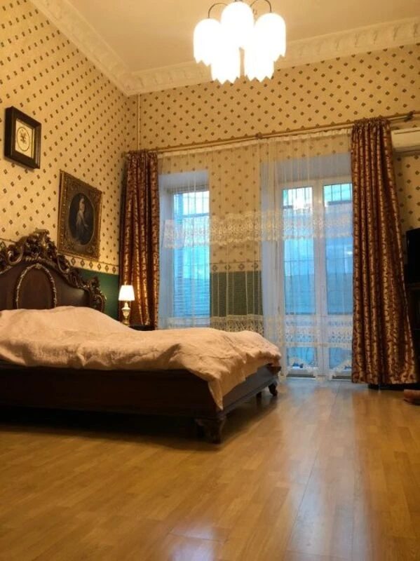 Продаж квартири. 4 rooms, 160 m², 2nd floor/3 floors. Дерибасовская ул., Одеса. 