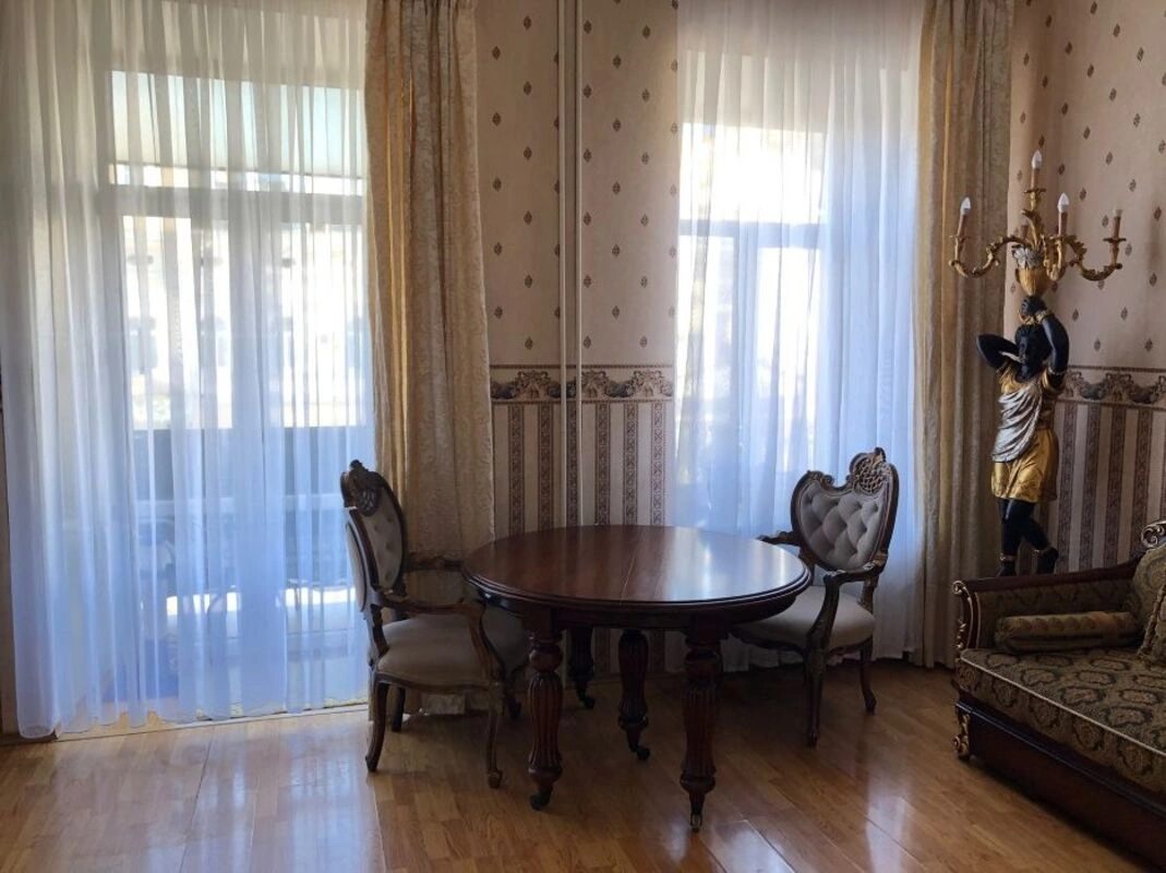 Apartments for sale. 4 rooms, 160 m², 2nd floor/3 floors. Derybasovskaya ul., Odesa. 