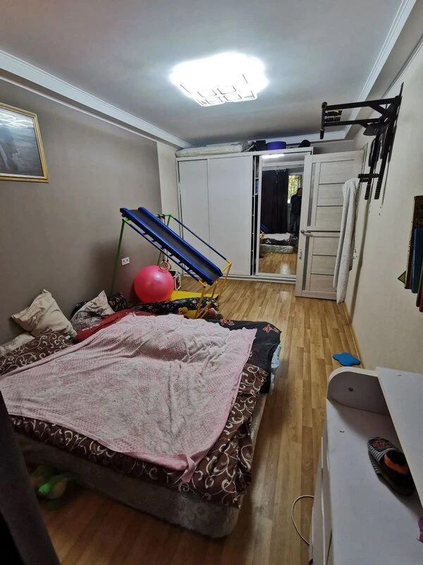 Apartments for sale. 1 room, 46 m², 1st floor/9 floors. 12, Bolshoy Fontan  Fontanskaya Doroha , Odesa. 
