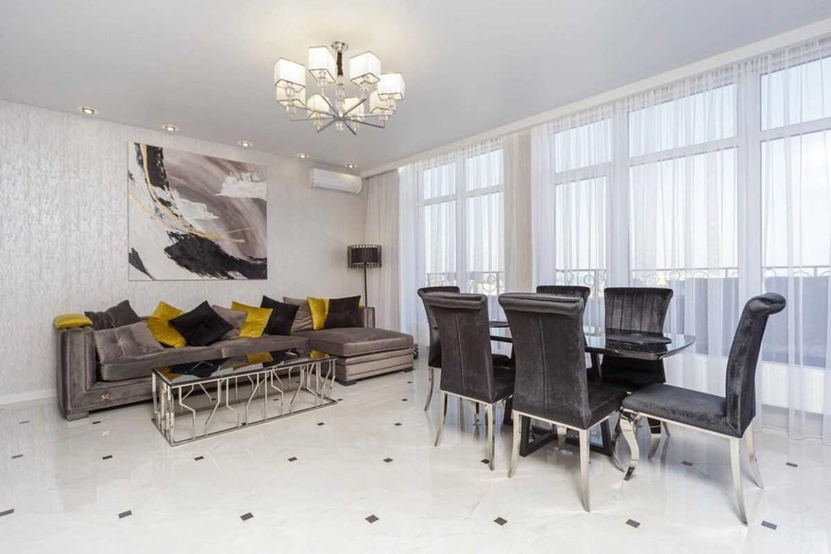 Продаж квартири. 3 rooms, 150 m², 26 floor/26 floors. 23, Педагогическая ул., Одеса. 