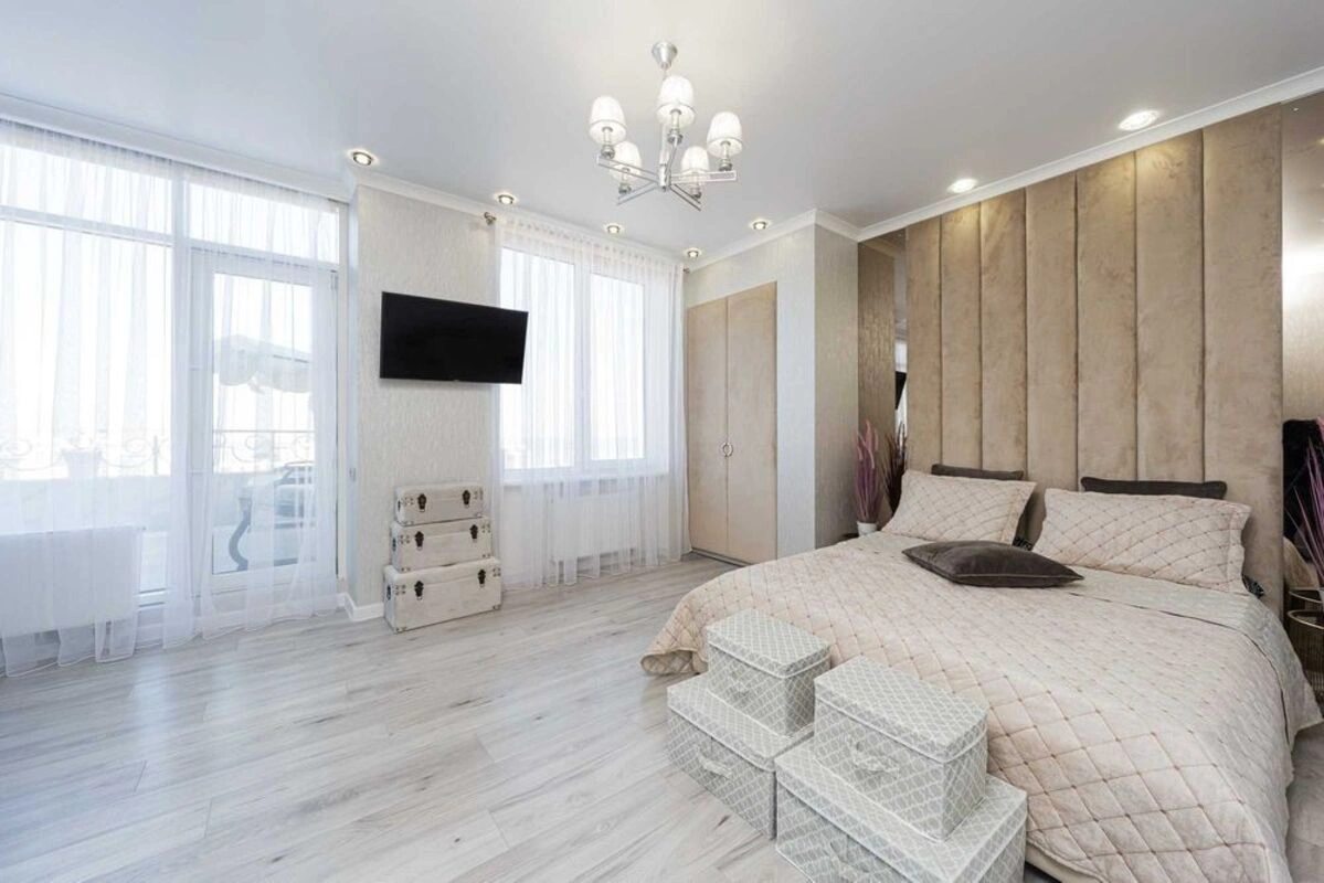 Apartments for sale. 3 rooms, 150 m², 26 floor/26 floors. 23, Pedahohycheskaya ul., Odesa. 
