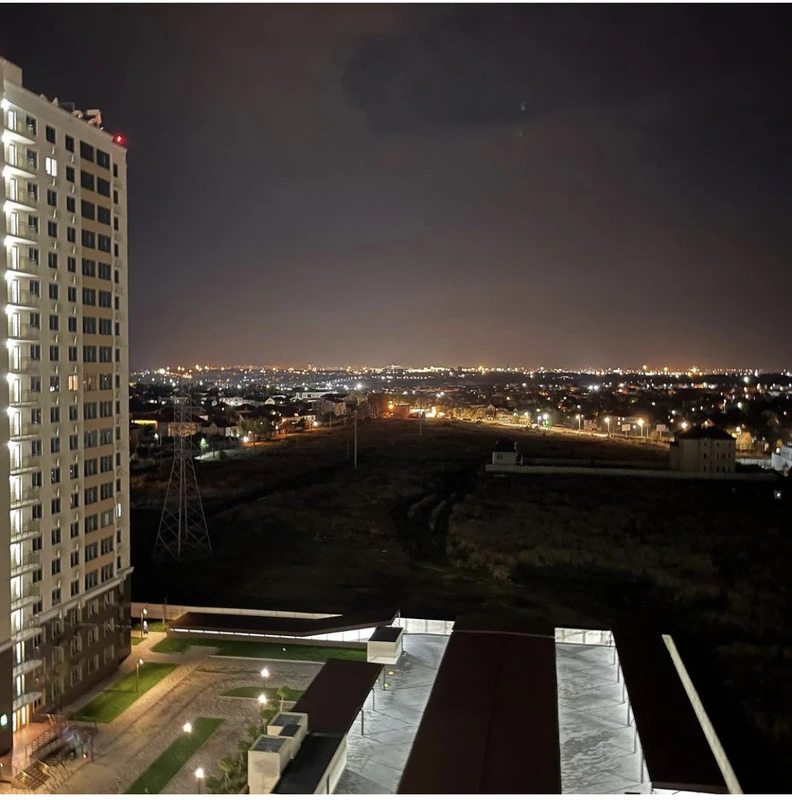 Apartments for sale. 2 rooms, 60 m², 8th floor/17 floors. 5, Tsvetochnaya ul., Odesa. 