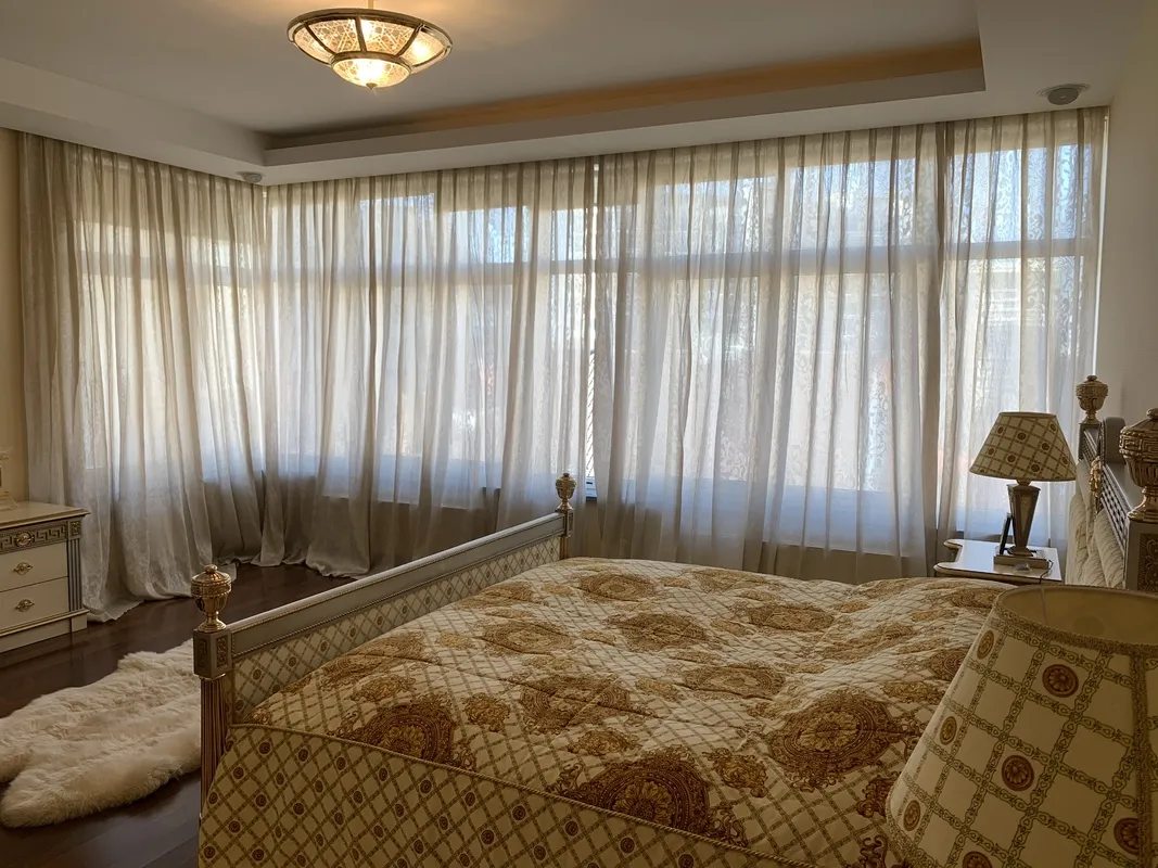 Apartments for sale. 3 rooms, 196 m², 7th floor/8 floors. 13, Uyutnaya ul., Odesa. 